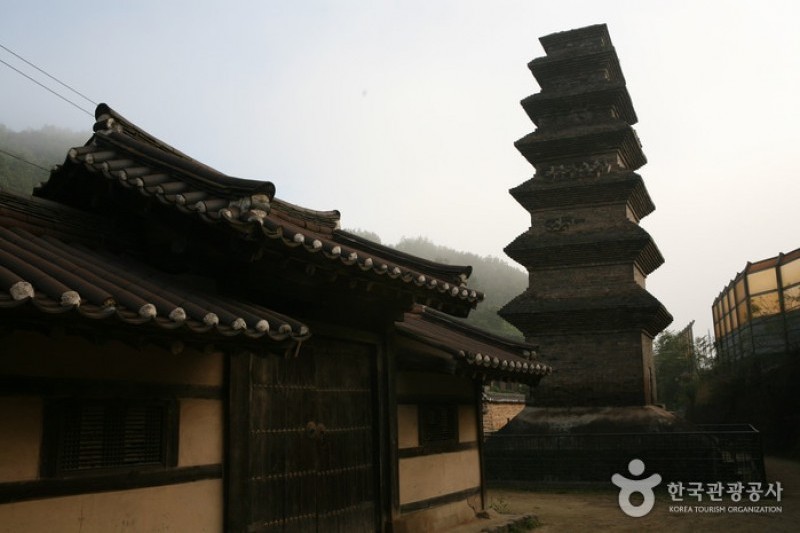 新世洞七層塼塔