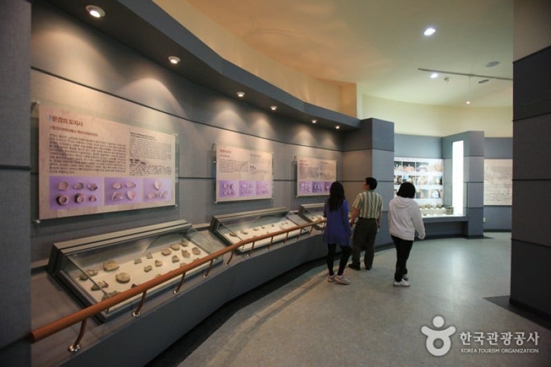 聞慶陶磁器展示館（聞慶陶磁器博物館）（문경도자기전시관
