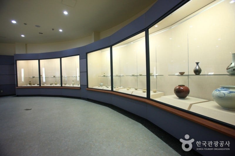 聞慶陶磁器展示館（聞慶陶磁器博物館）（문경도자기전시관