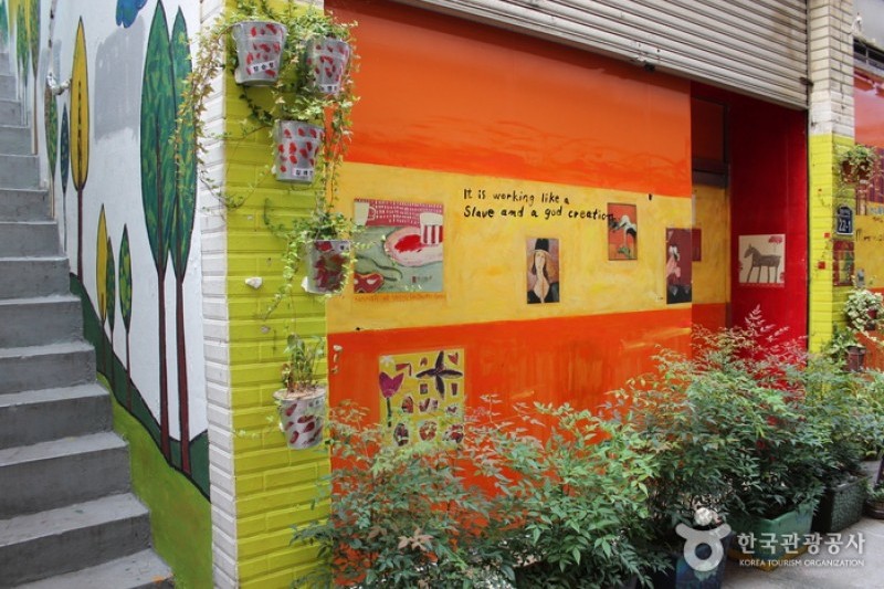 倉洞芸術村