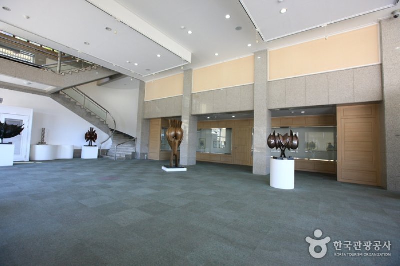 昌原市立馬山 文信美術館