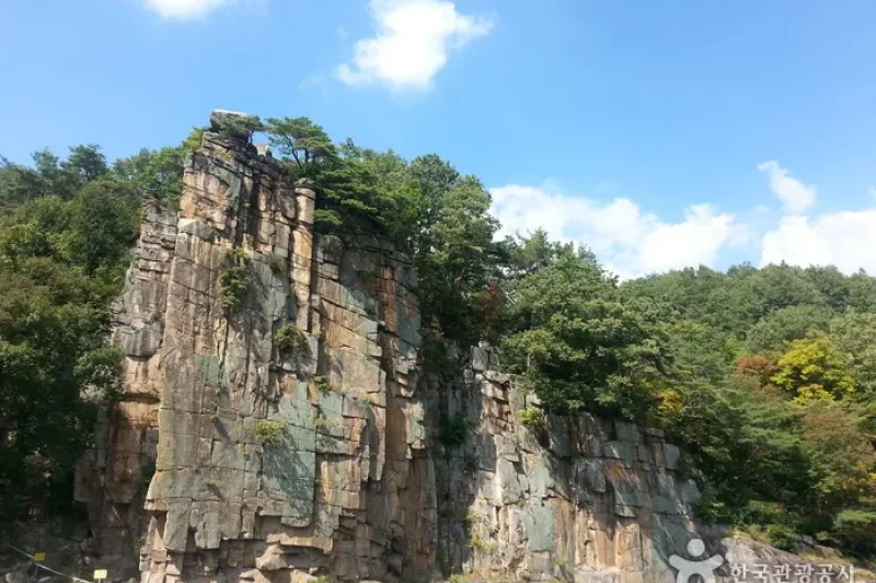 丹陽 舎人岩（단양 사인암）
