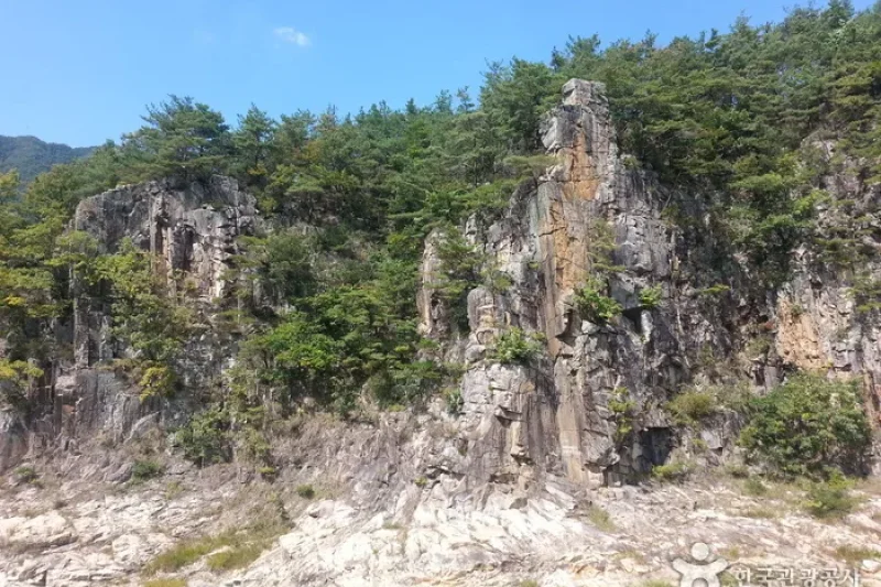 丹陽 舎人岩（단양 사인암）