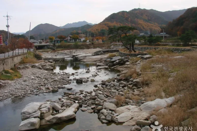 丹陽 舎人岩（단양 사인암）