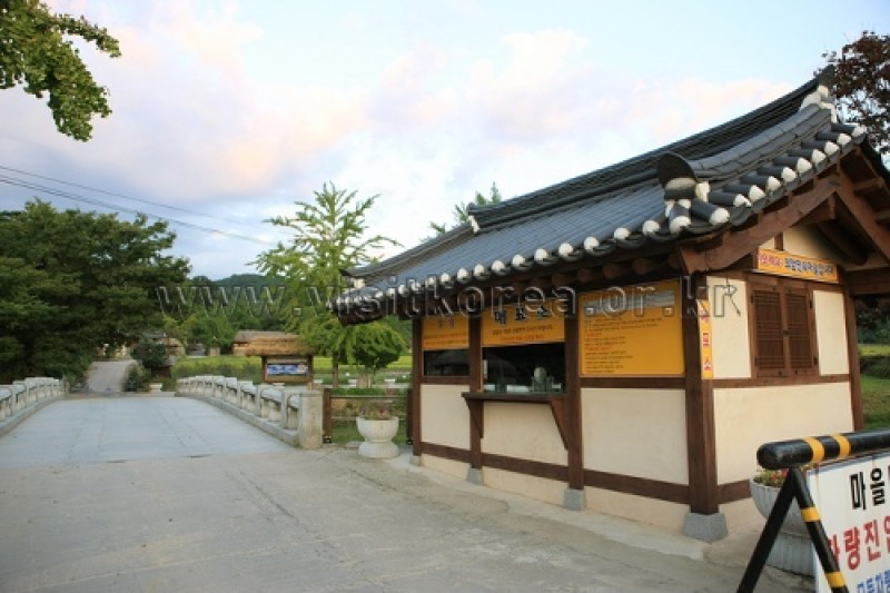 牙山外岩民俗村