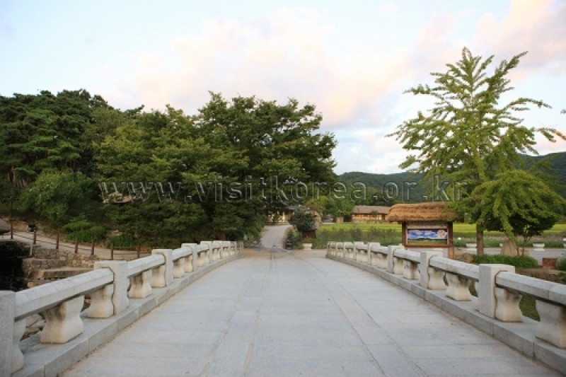 牙山外岩民俗村