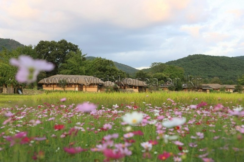 牙山外岩民俗村