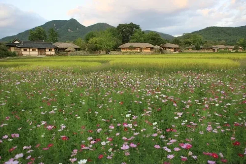 牙山外岩民俗村