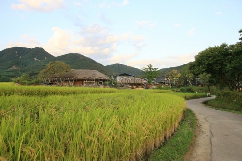 牙山外岩民俗村