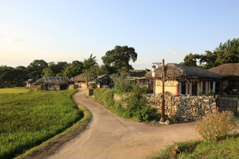 牙山外岩民俗村