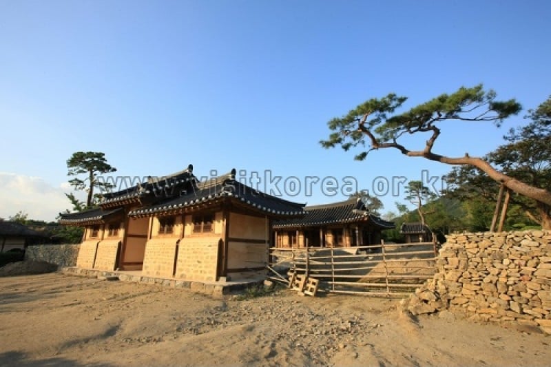 牙山外岩民俗村