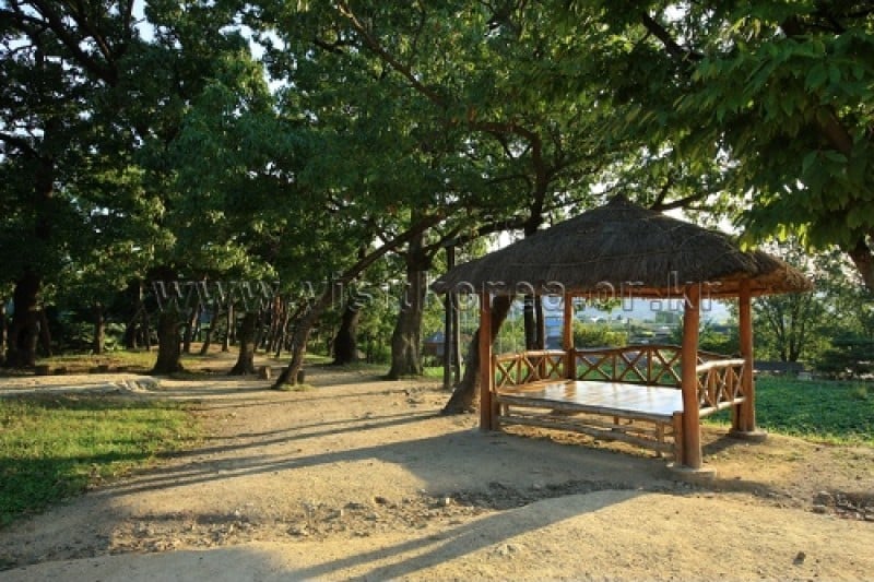 牙山外岩民俗村