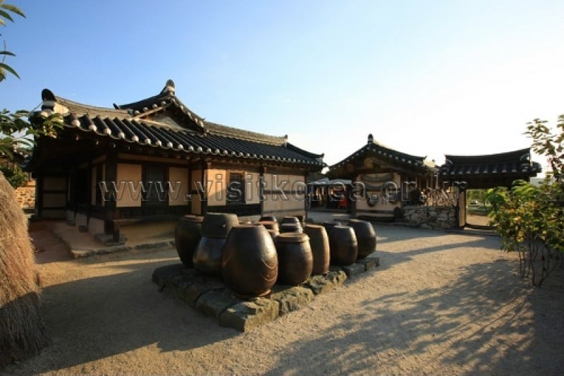 牙山外岩民俗村