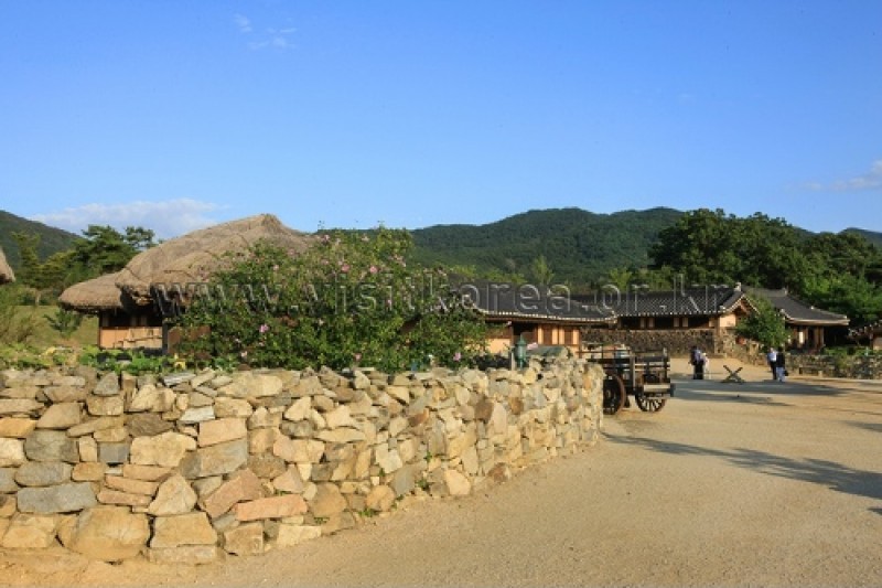 牙山外岩民俗村