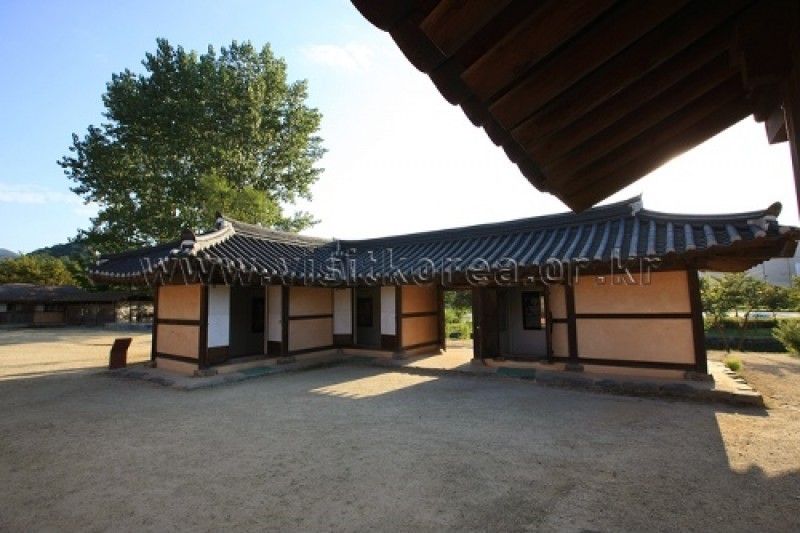 牙山外岩民俗村