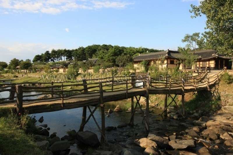 牙山外岩民俗村