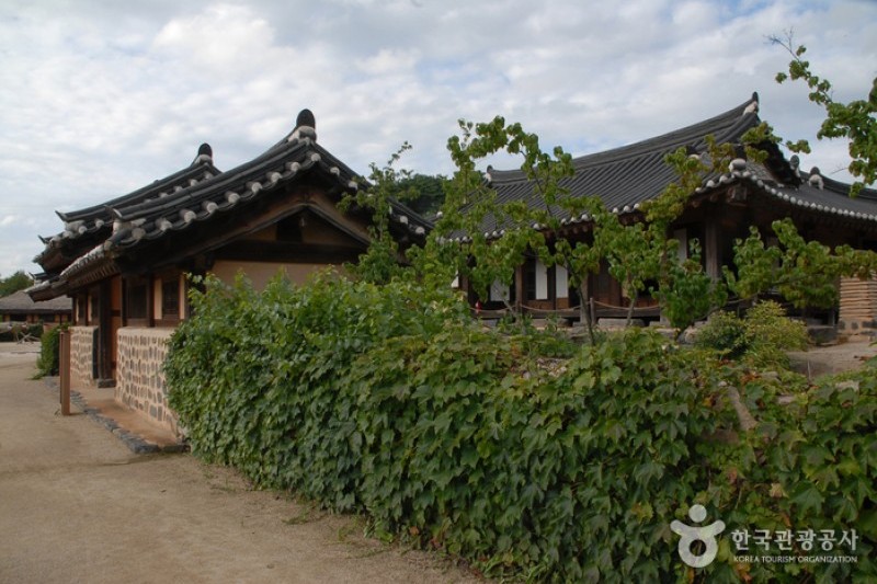牙山外岩民俗村