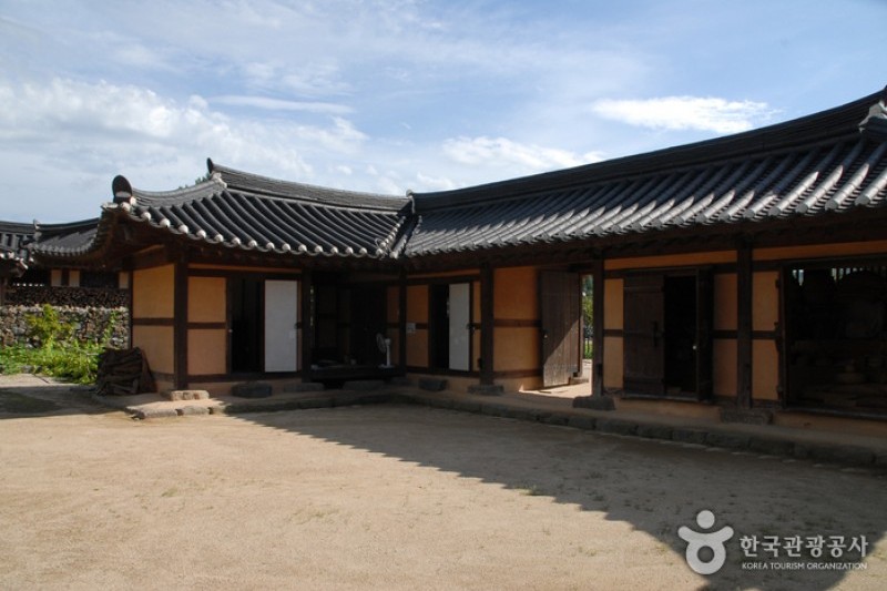 牙山外岩民俗村