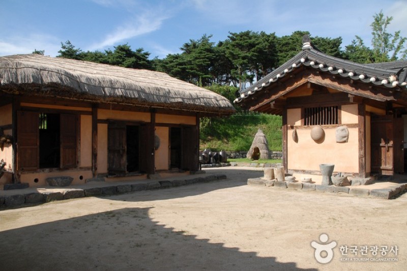 牙山外岩民俗村