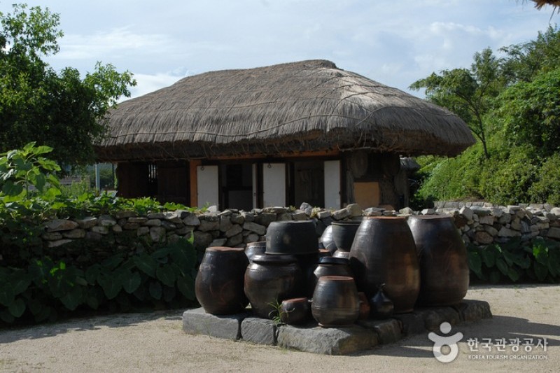 牙山外岩民俗村