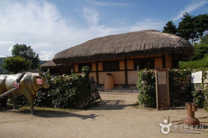 牙山外岩民俗村