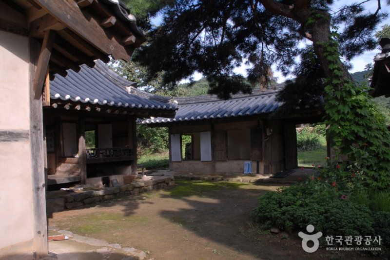 牙山外岩民俗村