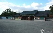 顕忠祠