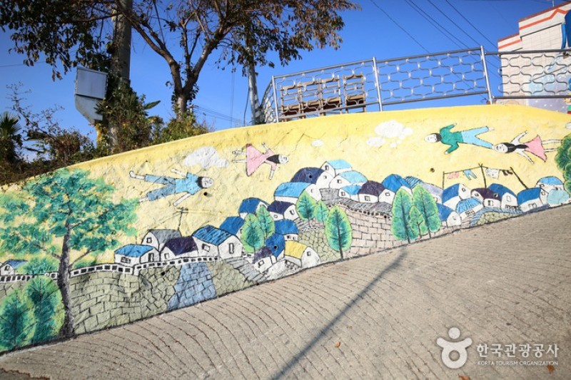 トンピラン村