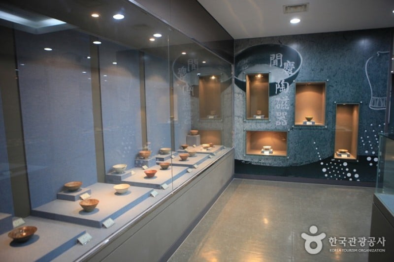 聞慶陶磁器展示館（聞慶陶磁器博物館）（문경도자기전시관