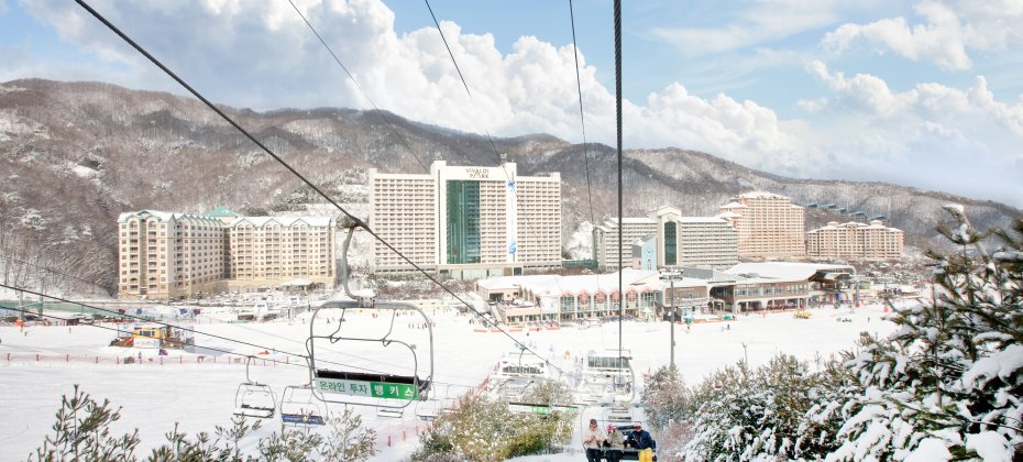 VIVALDI PARK ONE DAY SKI TOUR / shuttle service