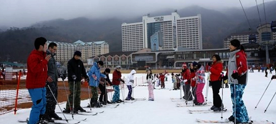 VIVALDI PARK ONE DAY SKI TOUR / shuttle service