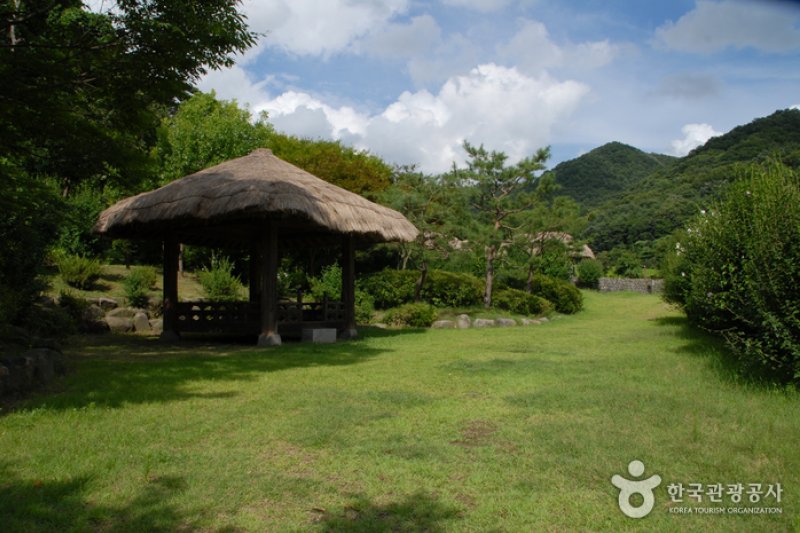 丹斎・申采浩先生生家址（단재 신채호선생생가지）