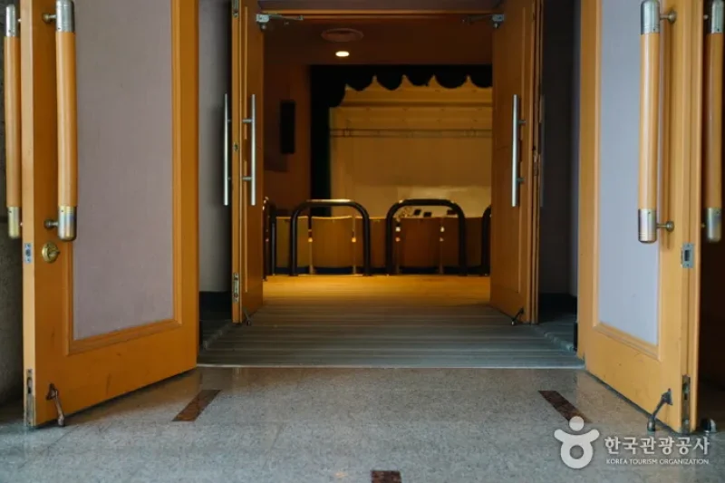 又松芸術会館（우송예술회관）