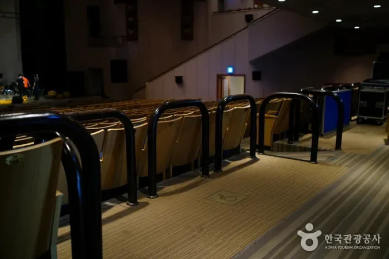 又松芸術会館（우송예술회관）