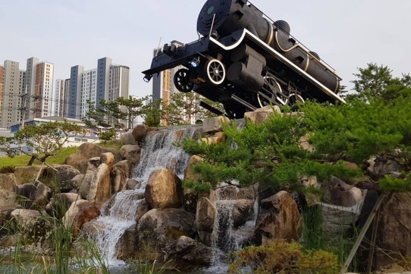 線路の森＆火の庭園（철길숲 &amp; 불의정원）